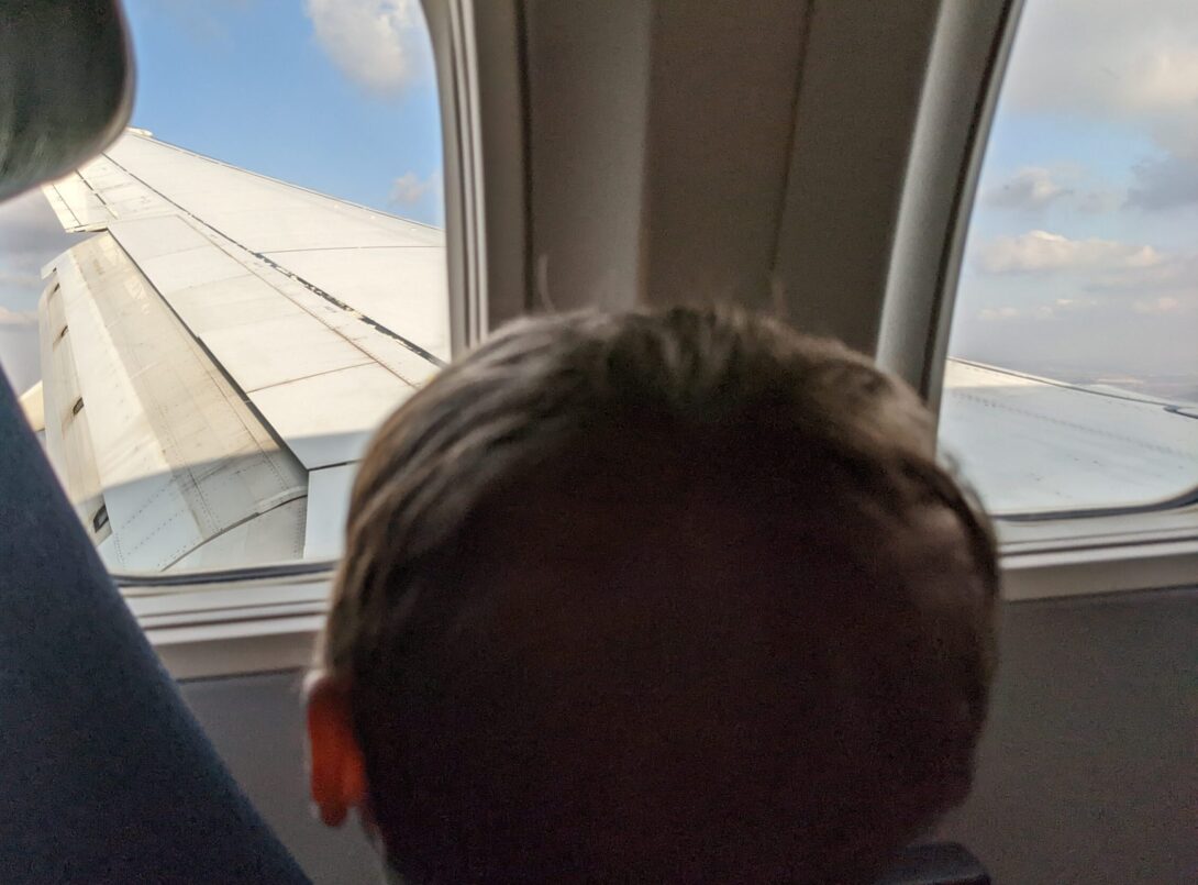 טיסה עם ילדים